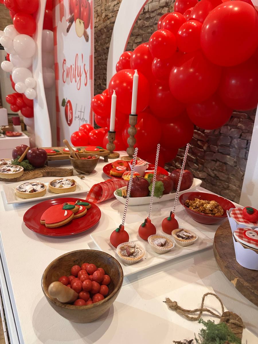 Πρώτα Γενέθλια της Emily με Θέμα : “Μήλο & Κανέλα” στο Οινοποιείο Ζαχαίος